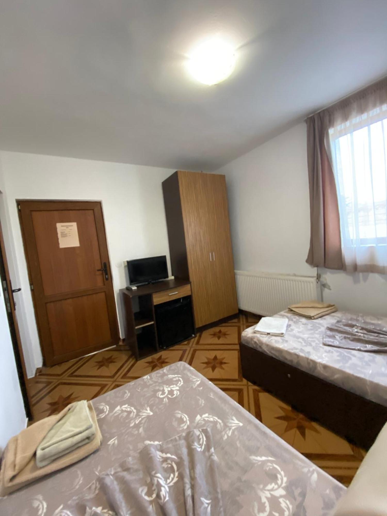 Guest Rooms Wild Duck Ezerets Экстерьер фото
